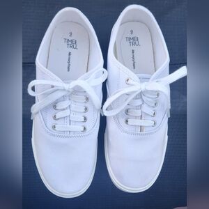 Time and Tru women's casual white lace-up canvas sneakers. Size 9